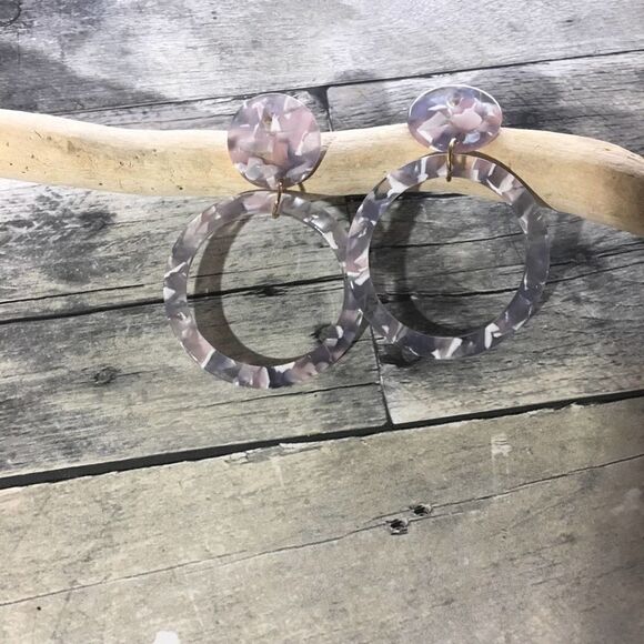 Acrylic hoop earrings  - Picture 5 of 6